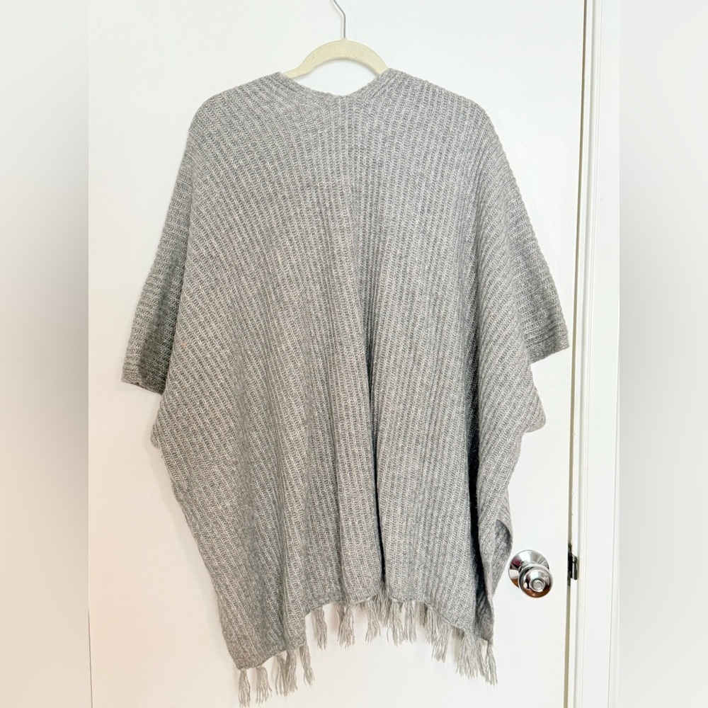 American Eagle Outfitters Light Gray Cardigan - Picture 2 of 3